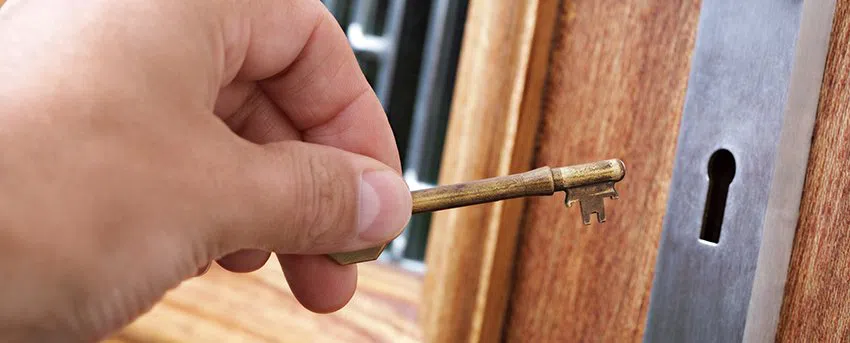 Central Locksmith Store Manhattan Beach, CA 310-955-1735 - lockout-service-01